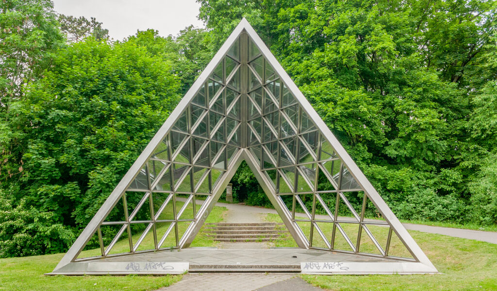 Dan Graham: Gate of Hope, 1993, © Matter Of.